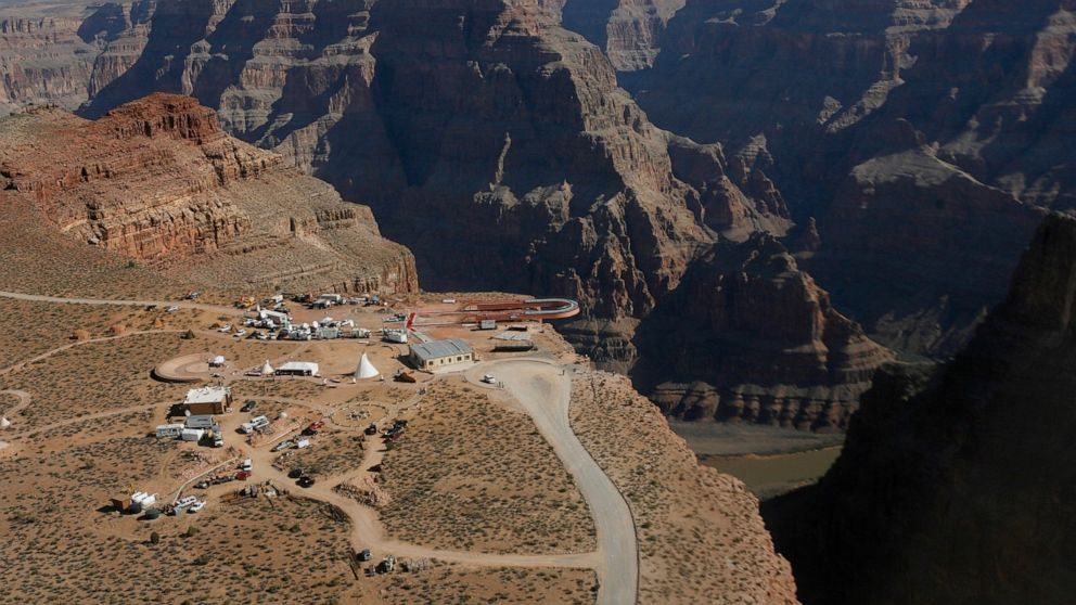 2 more fatal falls at Grand Canyon follow dozens of others