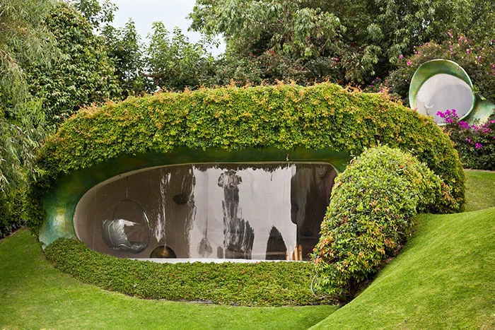 This Organic Hobbit House Is Perfectly Integrated Into Its Surroundings And Is Almost Invisible To Passers-By