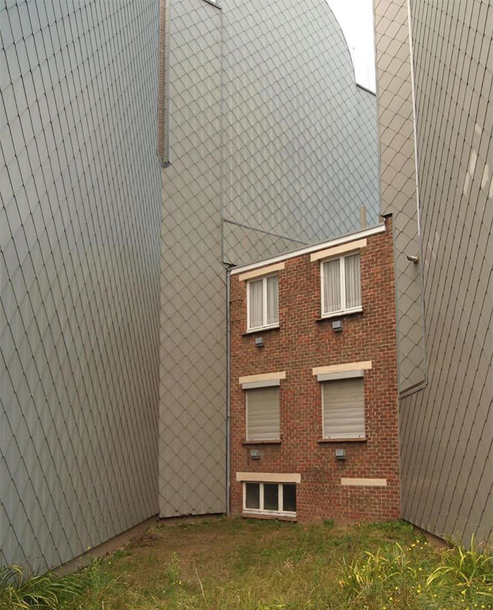 Belgian Guy Documents Ugly Houses He Sees And They’re So Bad, It’s Hilarious