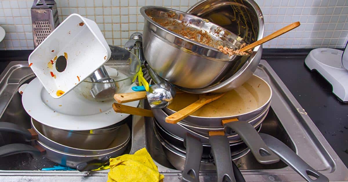 Washing Dishes Helps Decrease Your Stress Levels, According To Study