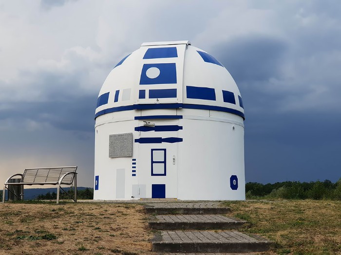 German Professor Who Is A Hardcore Star Wars Fan Has Just Repainted An Observatory Into R2-D2