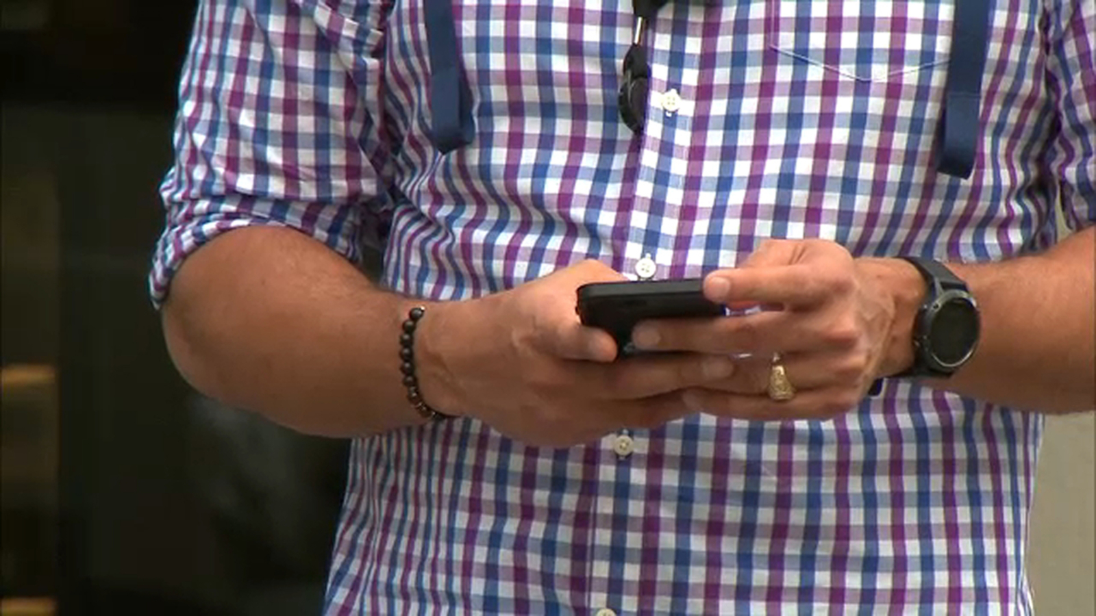 New York State Senate introduces bill to make texting while walking illegal