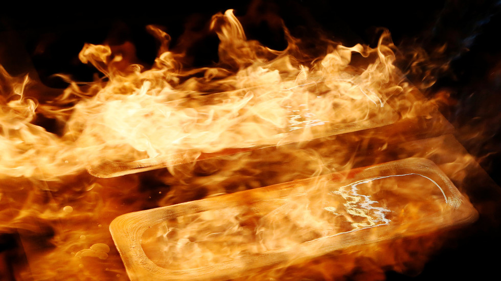 Gold prices on fire thanks to US-China trade war — RT Business News