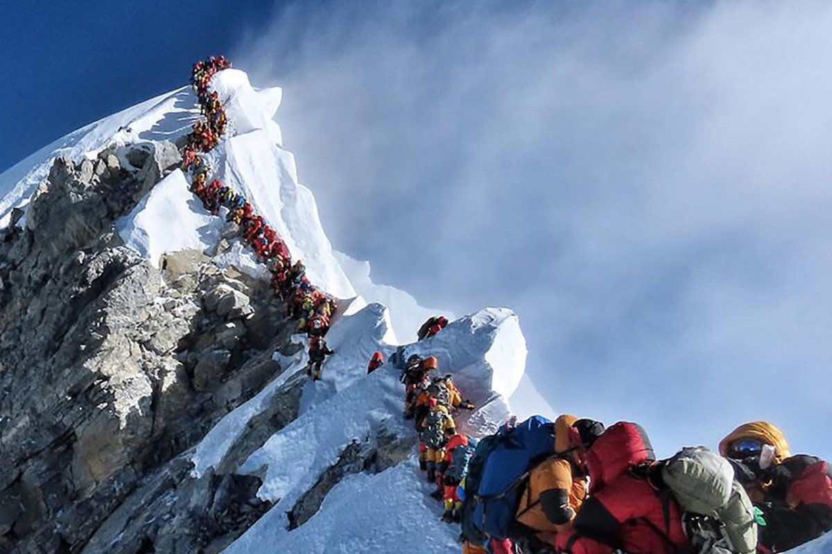 Four more deaths on traffic-jammed Everest
