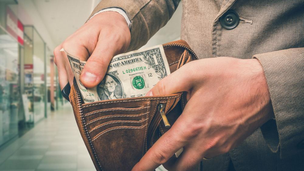 San Francisco Bans Credit-Only Stores, Sweden Tells Citizens to Hide Cash Under Their Beds