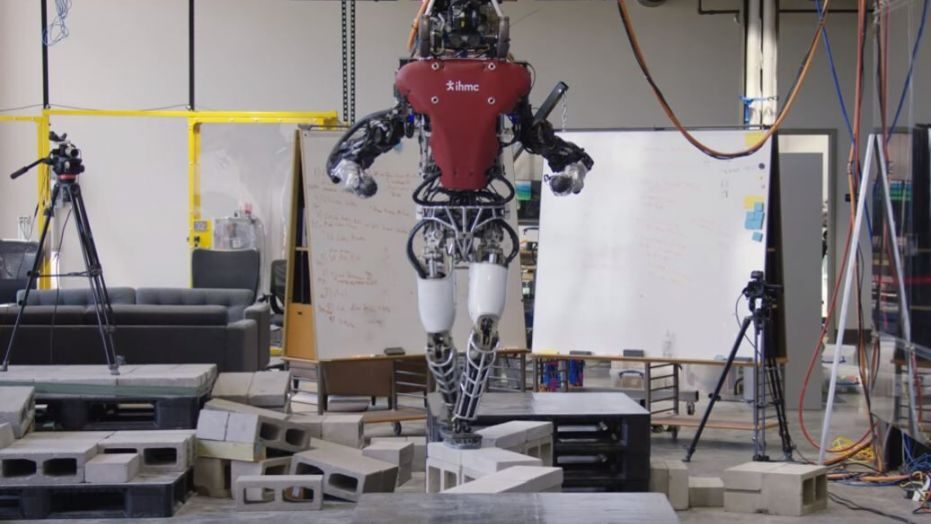 In Video, Humanoid Robot Crosses Narrow Balance Beam Like A Cakewalk