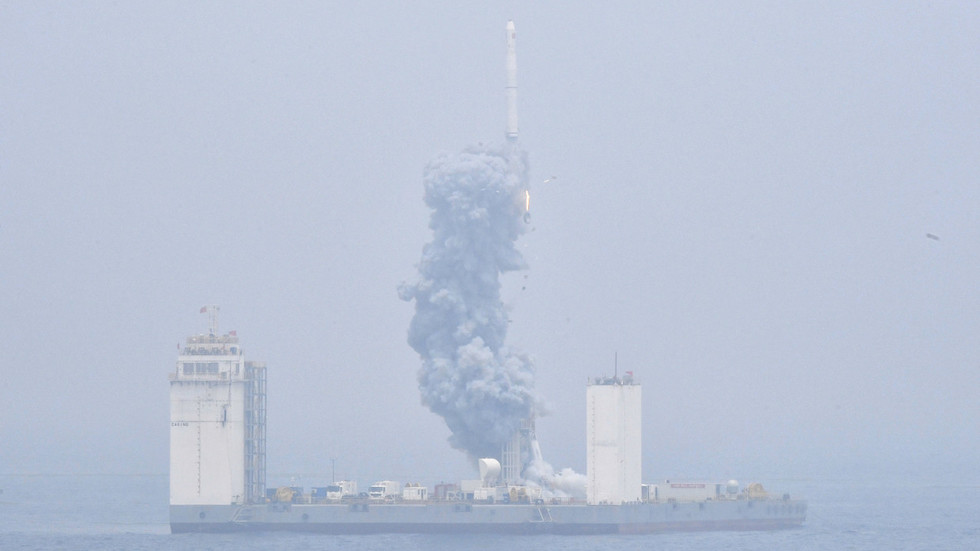 China launches its 1st space rocket from a sea platform (PHOTO)