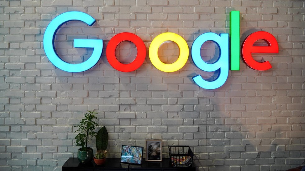 Google pulls videos accusing it of election manipulation from YouTube… which it owns — RT USA News