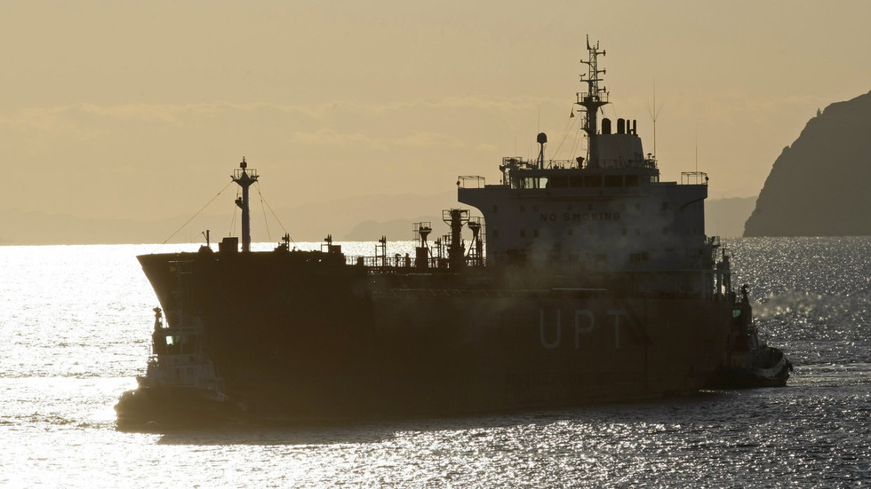 China imports first Iranian oil since US ended sanction waivers — RT Business News