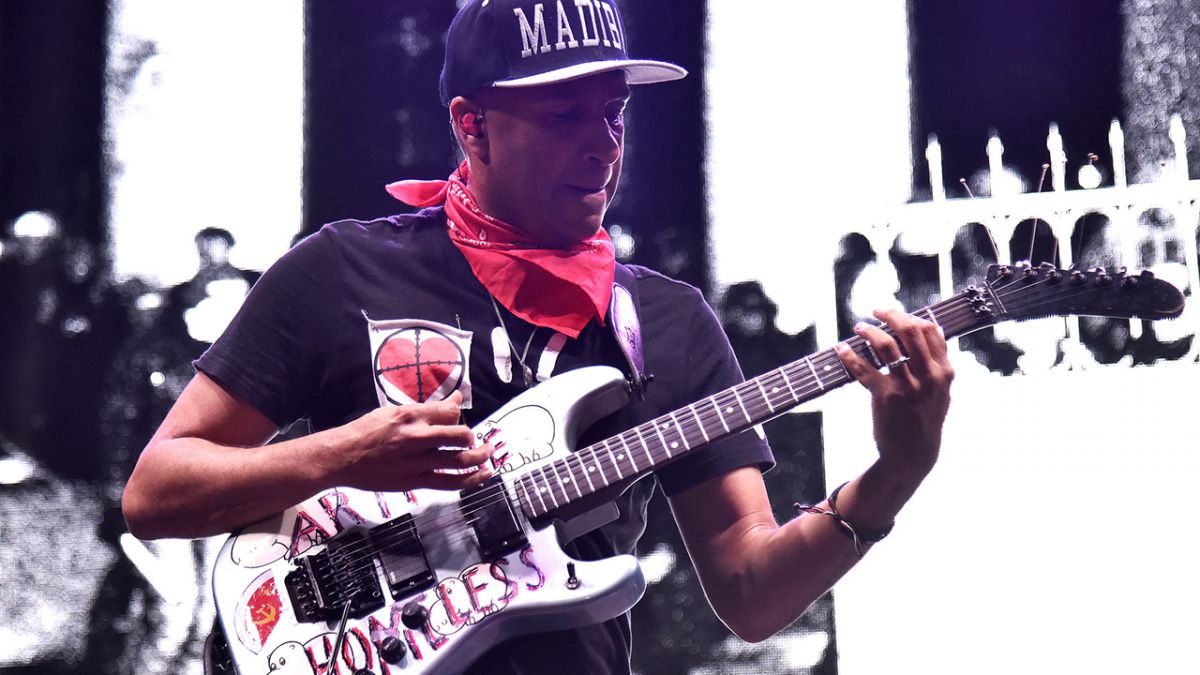 Watch Tom Morello launch selfie-taking fan’s phone into the crowd