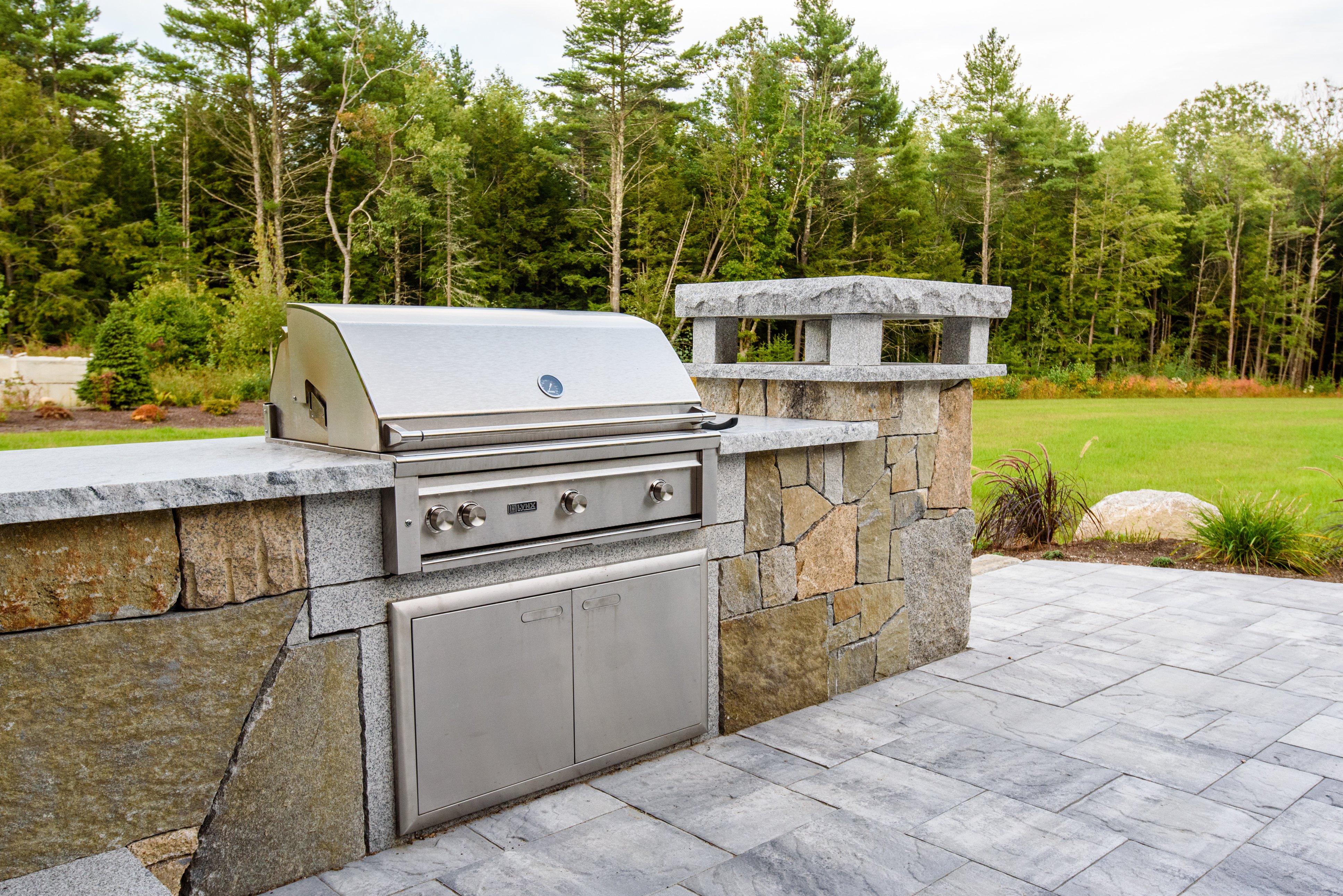 What’s Cooking Outdoors: Trends in Outdoor Kitchen Design for 2019