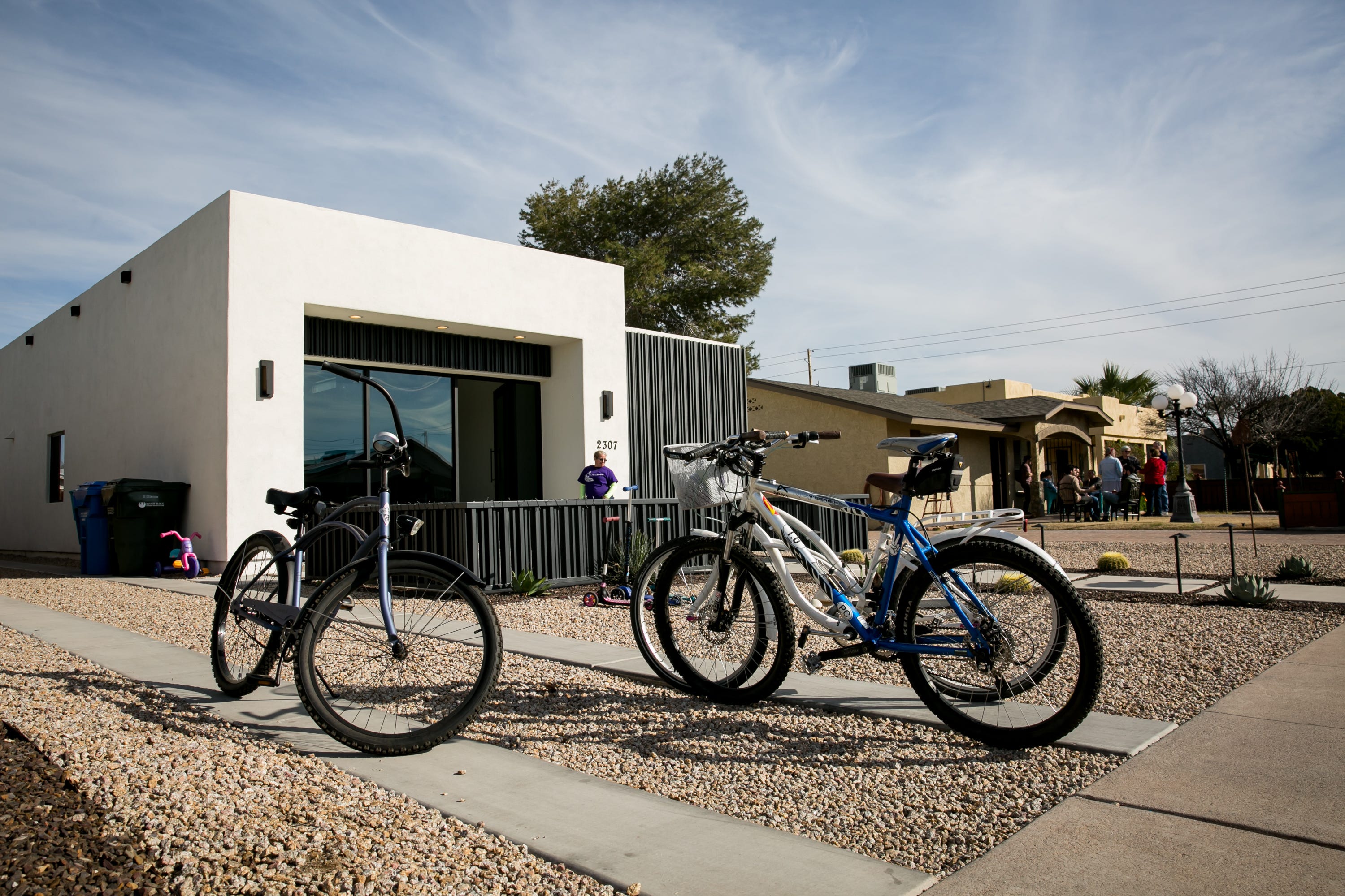 Metro Phoenix home prices hit new record, still no signs of crash