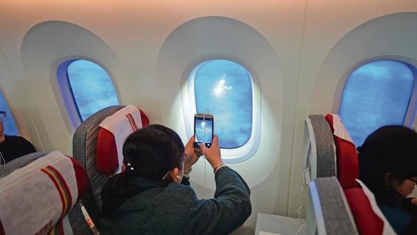Are cellphones a flight danger? They could be on these Boeing jets